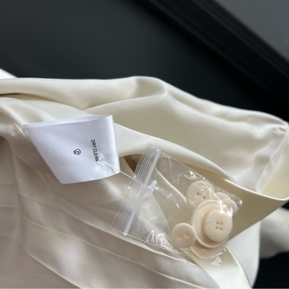 Helsa Heavy Satin Double Breasted Jacket in Bone Size XS NEW! New with tags! - Picture 10 of 12